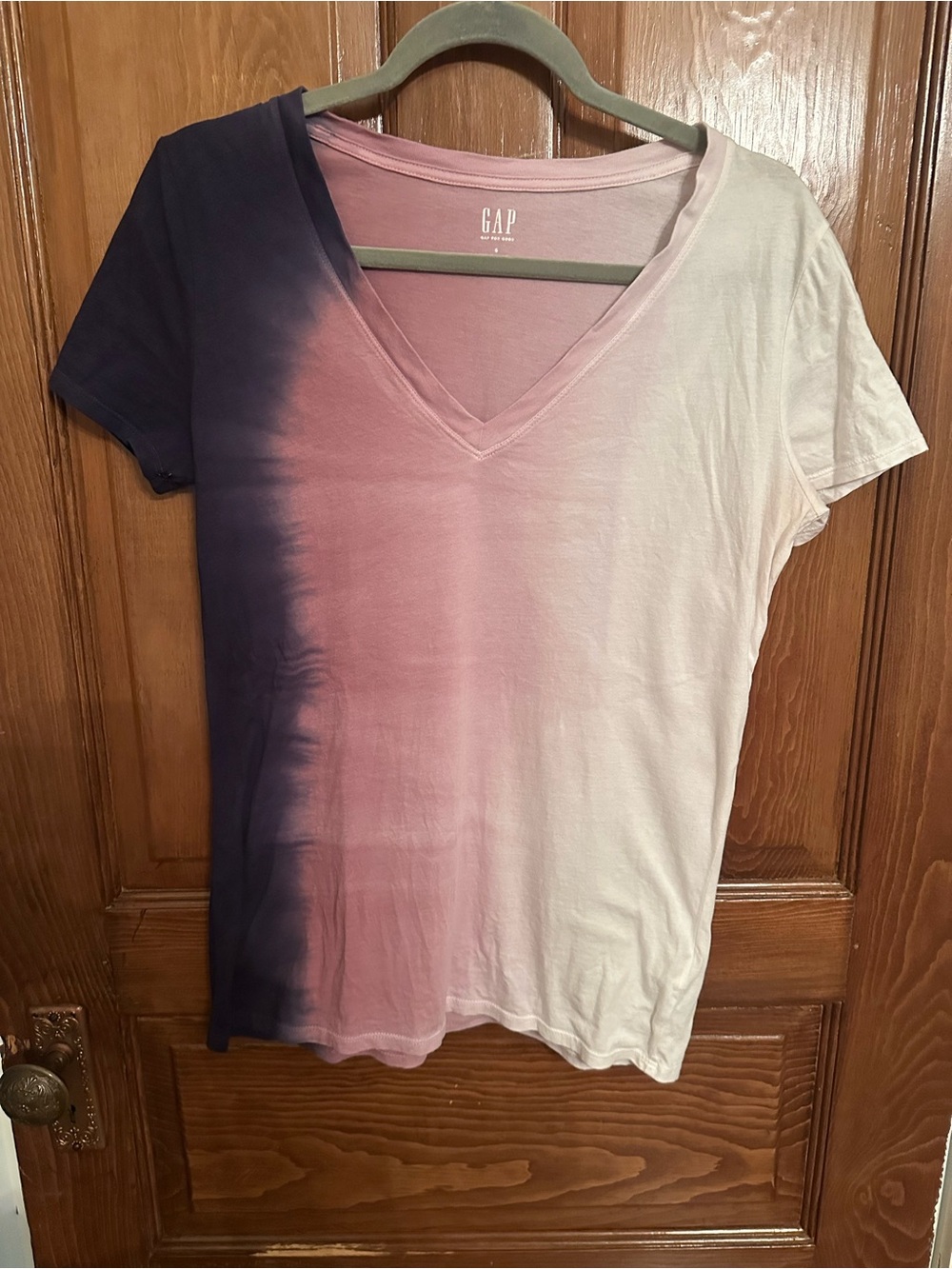 GAP Women’s V-Neck Vintage Washed Dip-Dye Tee in Pink and Navy